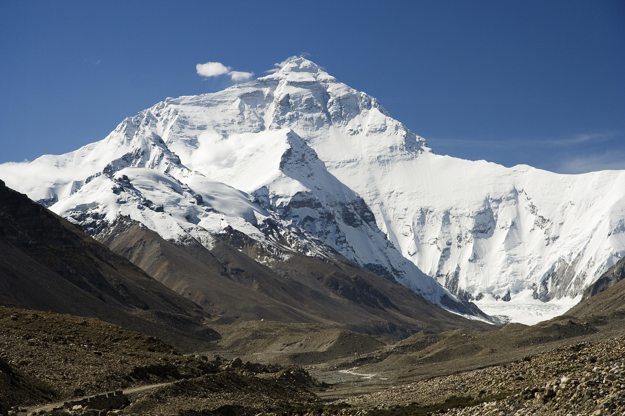 Everest_North_Face_toward_Base_Camp_Tibet_Luca_Galuzzi_2006.jpg - 882,53 kB